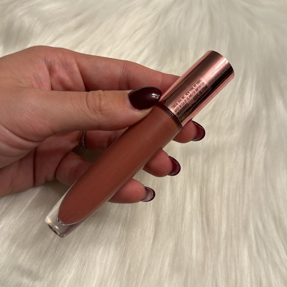 L'Oréal Glow Paradise Lip Balm-in-Gloss 50 Feathery Fleur - Picture 3 of 3